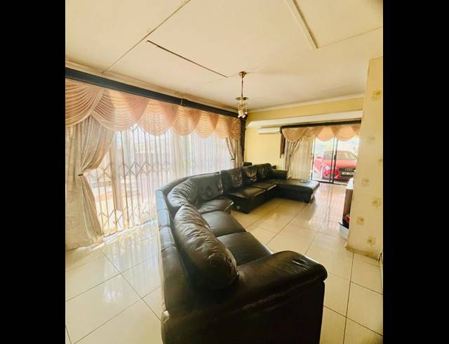 3 BEDROOM HOUSE FOR SALE IN NEWLANDS WEST